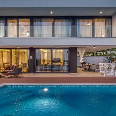 Luxury Eleven Near Rovinj For 10 Persons Only 4 Km From The Willa