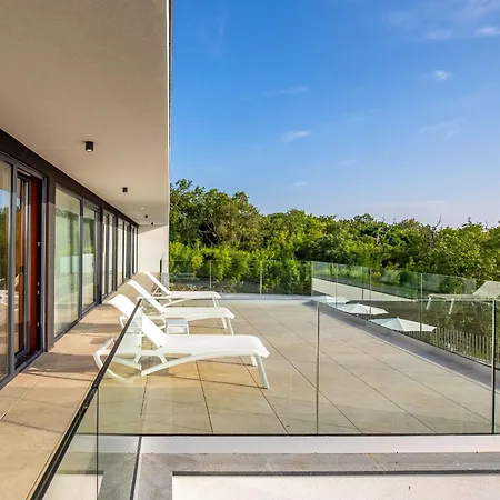 Luxury Eleven Near Rovinj For 10 Persons Only 4 Km From The Rovinjsko Selo