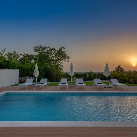 Willa Luxury Eleven Near Rovinj For 10 Persons Only 4 Km From The *