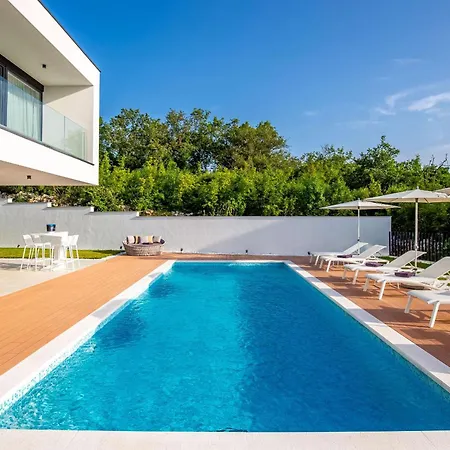 Luxury Eleven Near Rovinj For 10 Persons Only 4 Km From The