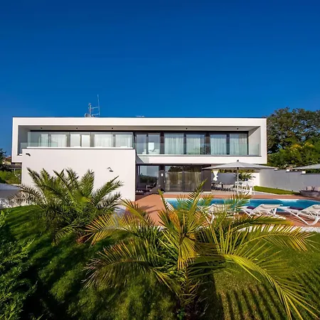 Luxury Eleven Near Rovinj For 10 Persons Only 4 Km From The Rovinjsko Selo